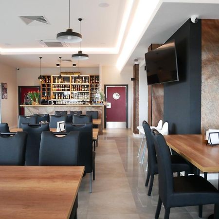 Przystanek Roszkow -Noclegi I Restauracja Kültér fotó