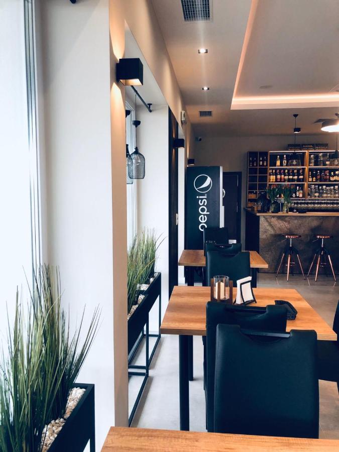 Przystanek Roszkow -Noclegi I Restauracja Kültér fotó