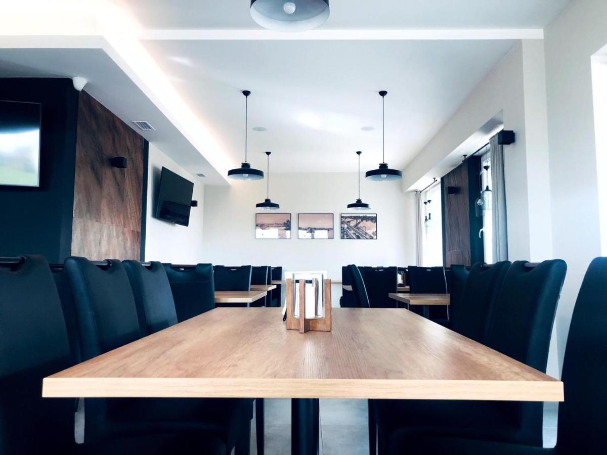 Przystanek Roszkow -Noclegi I Restauracja Kültér fotó